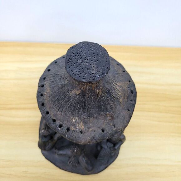Rare Handmade African Village Scene Clay Sculpture – Hut & Figures - Picture 4 of 12
